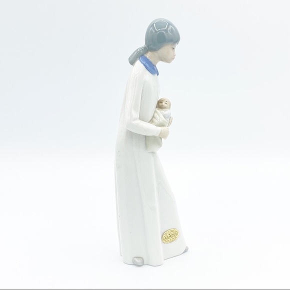 Vintage - Casades Porcelain Figurine Of A Mother with Baby - Picture 5 of 10